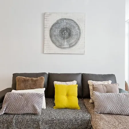 Spacious 1 Bedroom Near Baixa Lägenhet