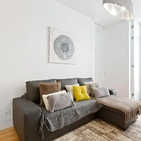 Spacious 1 Bedroom Near Baixa Lisbon
