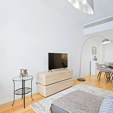 Spacious 1 Bedroom Near Baixa *