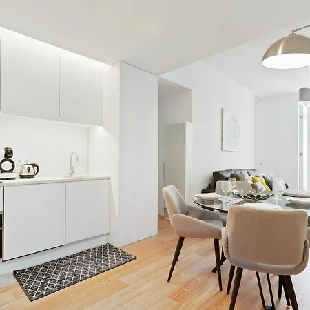 Spacious 1 Bedroom Near Baixa Lissabon